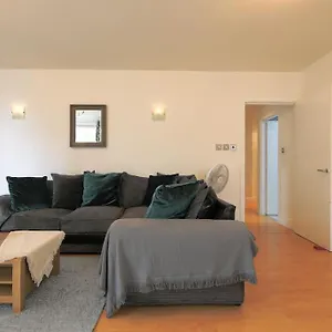  Apartment 2 Bed Spacious In Cc