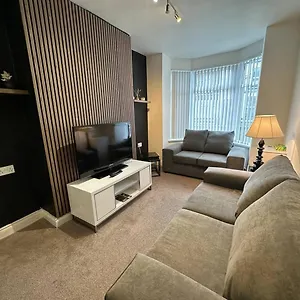 2br Stylish Ormeau Road House Holiday home Belfast